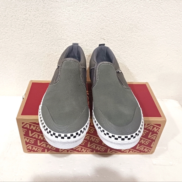 Vans - Picture 2 of 4